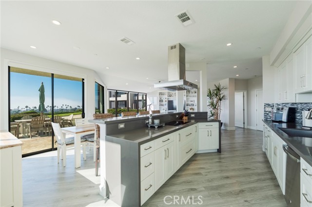 Detail Gallery Image 8 of 59 For 230 Lille Lane #113,  Newport Beach,  CA 92663 - 3 Beds | 3 Baths