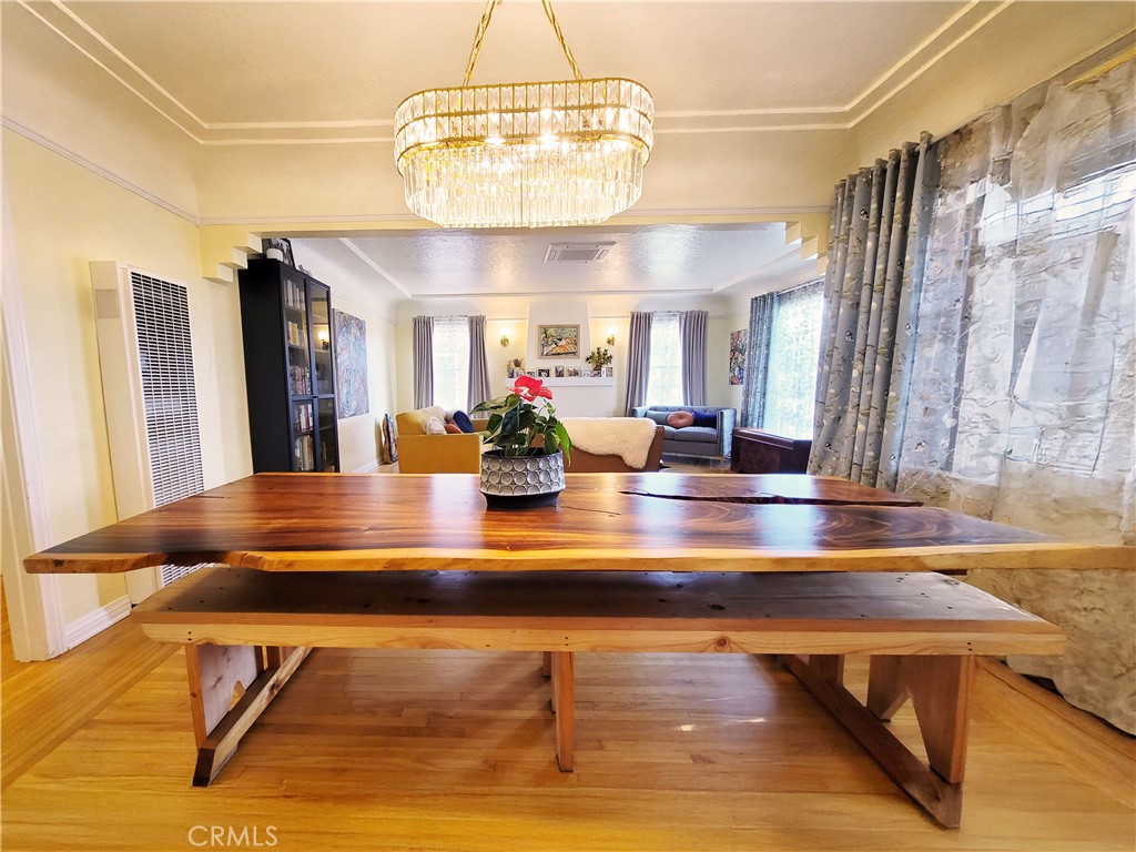 https://media.crmls.org/medias/12fc0823-57a4-4a12-a927-89e503d681d2.jpg?preset=X-Large