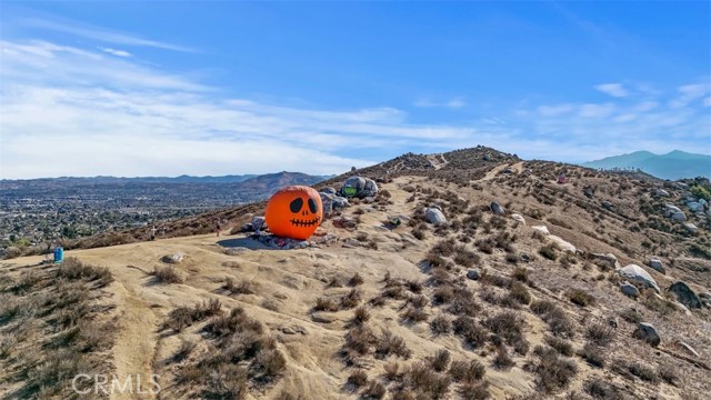 887 Kingman Drive, Norco CA: https://media.crmls.org/medias/12fca1a9-b42b-4d72-8b6a-03aa9c14e52a.jpg