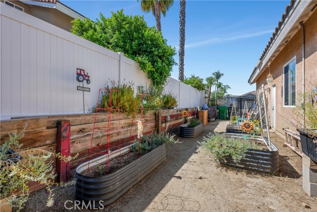 42708 Mountain Shadow Road, Murrieta CA: https://media.crmls.org/medias/12fcb993-fc79-4da5-8d70-d02b3a8d93c5.jpg
