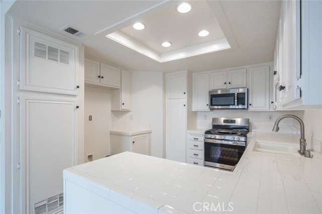 21216 Jasmines Way, Lake Forest CA: https://media.crmls.org/medias/12fcc7de-317d-448c-b1ad-d97e6d7cb8d7.jpg