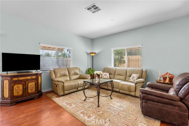 Detail Gallery Image 4 of 48 For 15721 Cobalt St #118,  Sylmar,  CA 91342 - 3 Beds | 3 Baths