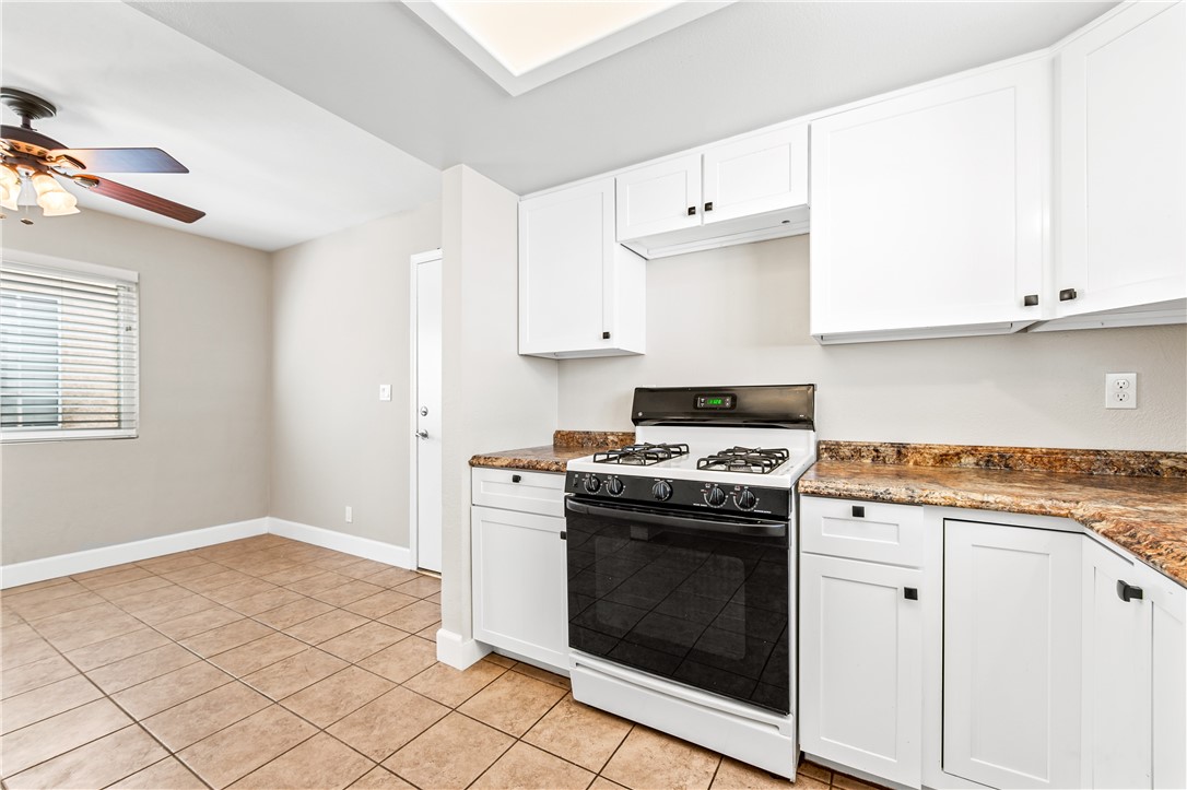 Detail Gallery Image 17 of 48 For 305 E Sunset St, Long Beach,  CA 90805 - 3 Beds | 2/1 Baths