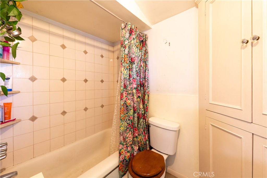 https://media.crmls.org/medias/12fd0ad1-78f1-421a-ae90-3bfff7874eb5.jpg?preset=X-Large