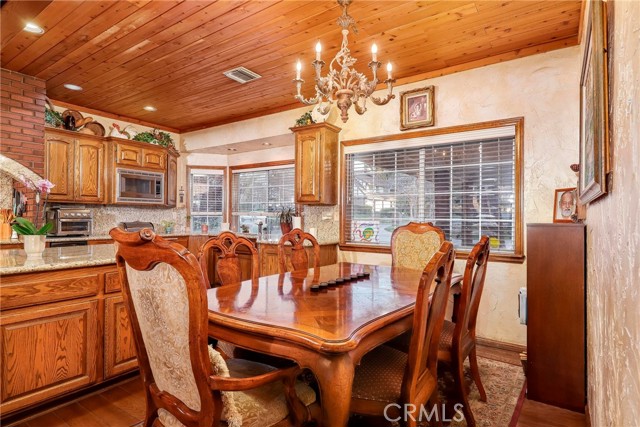 41504 Mission Drive, Palmdale CA: https://media.crmls.org/medias/12fd9930-6d93-42a7-a3b6-99fcb21744e7.jpg
