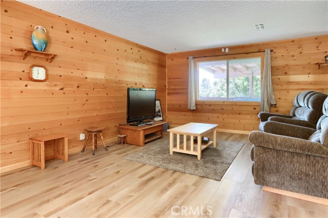 Detail Gallery Image 6 of 54 For 42275 Buckeye Rd, Oakhurst,  CA 93644 - 4 Beds | 2/1 Baths