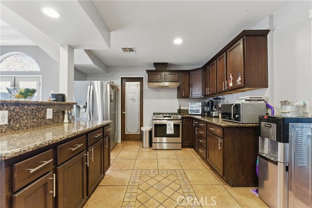 Detail Gallery Image 9 of 32 For 249 Caroline Ln, Shafter,  CA 93263 - 4 Beds | 2 Baths