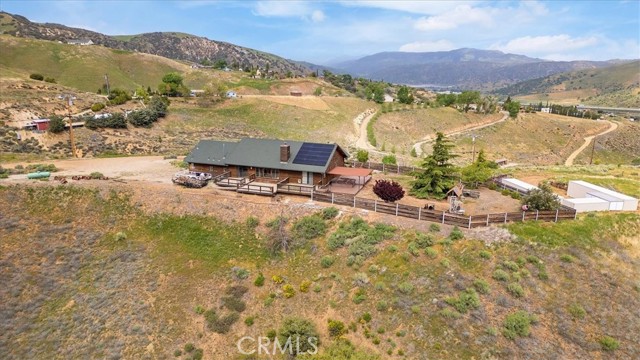 770 Roads End, Lebec CA: https://media.crmls.org/medias/12fec154-809c-4afa-b492-c396ab9cbdcb.jpg
