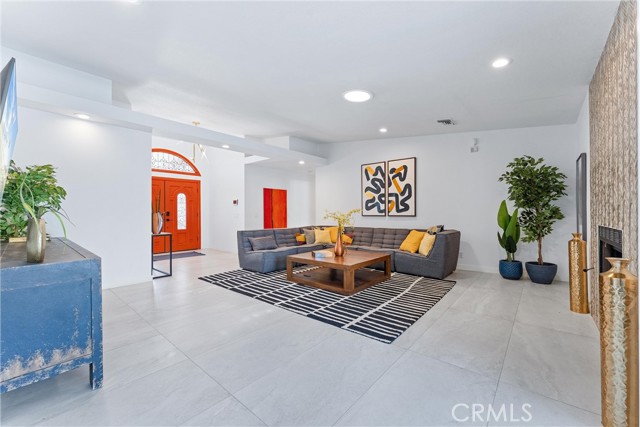 1045 E Deepak Road, Palm Springs CA: https://media.crmls.org/medias/12fedf75-dbda-41ab-b9e0-0b7104234e3b.jpg