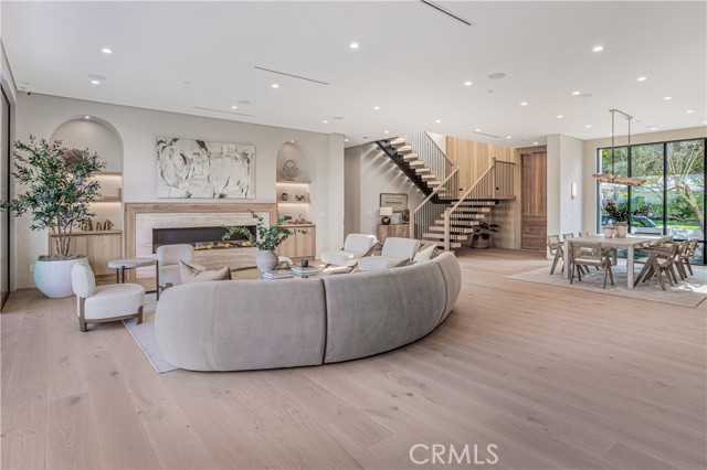 Detail Gallery Image 5 of 34 For 4830 Valjean Ave, Encino,  CA 91436 - 5 Beds | 5/1 Baths