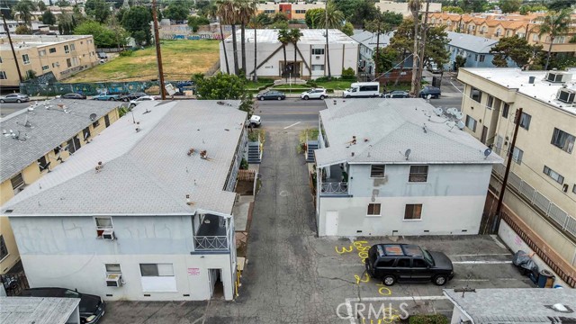 6862 Hazeltine Avenue, Van Nuys CA: https://media.crmls.org/medias/12ff8d59-7f5b-442e-b6fa-84c70e8f6f26.jpg