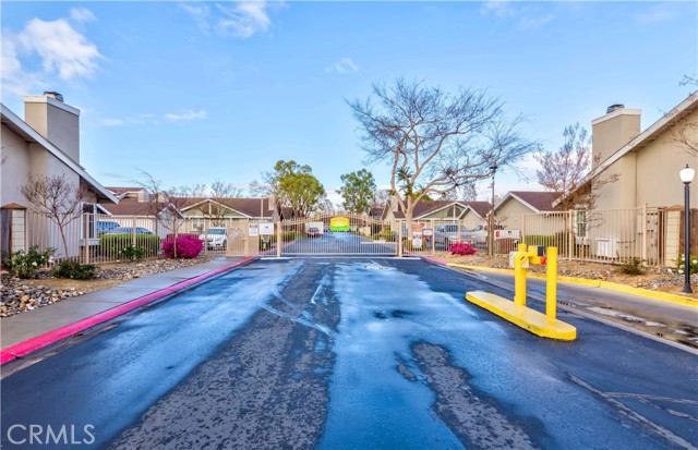 5455 Marty Avenue, Fresno, California 93711, 2 Bedrooms Bedrooms, ,2 BathroomsBathrooms,Townhouse,For Sale,Marty,PW25049334