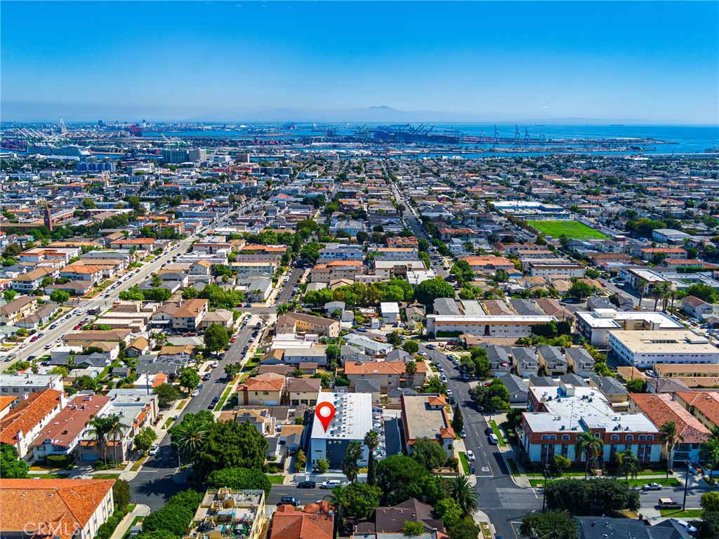 https://media.crmls.org/medias/13000761-0e68-49ad-a835-652f4a2d4a65.jpg?preset=X-Large