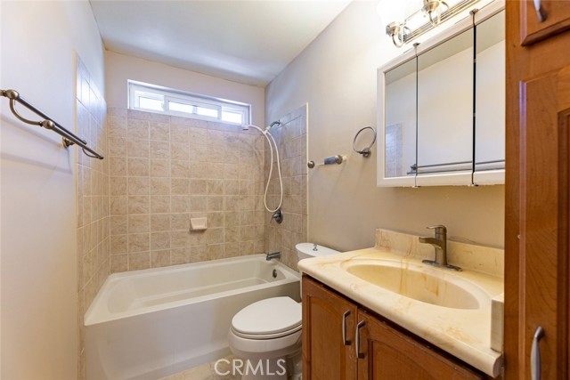 Detail Gallery Image 14 of 23 For 1015 E Spazier Ave #105,  Burbank,  CA 91502 - 2 Beds | 2 Baths