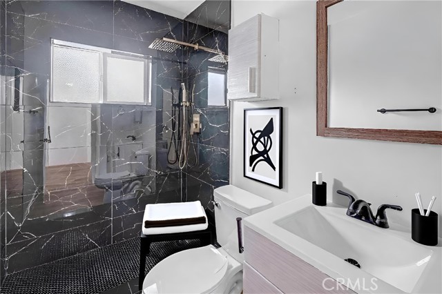 Detail Gallery Image 11 of 25 For 20302 Oxnard, Woodland Hills,  CA 91367 - 3 Beds | 2/1 Baths