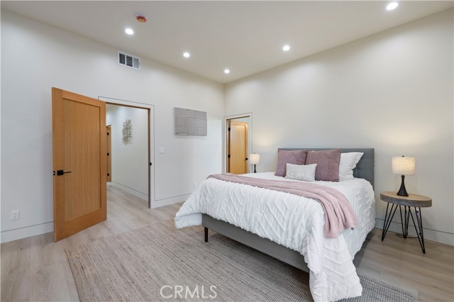 Detail Gallery Image 22 of 73 For 4026 Garden Ave, Los Angeles,  CA 90039 - 5 Beds | 4/2 Baths