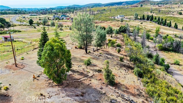 21541 Yankee Valley Road, Hidden Valley Lake CA: https://media.crmls.org/medias/13022d0f-f99a-430f-9cac-8d526421e0f7.jpg