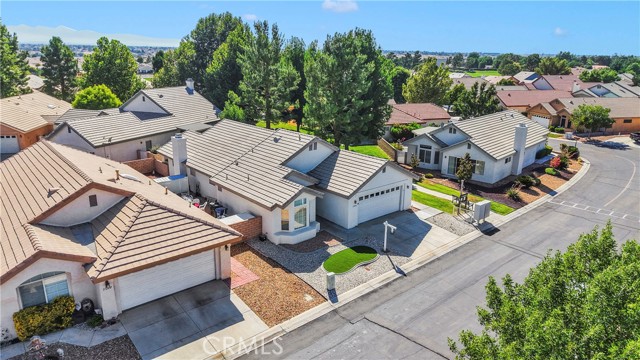 11246 Pleasant Hills Drive, Apple Valley CA: https://media.crmls.org/medias/13023cd8-f47c-4b3f-916e-0391465bd207.jpg
