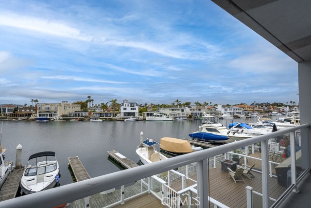 4073 Aladdin Drive, Huntington Beach CA: https://media.crmls.org/medias/13028afe-0010-4579-8d17-520b9330af0b.jpg