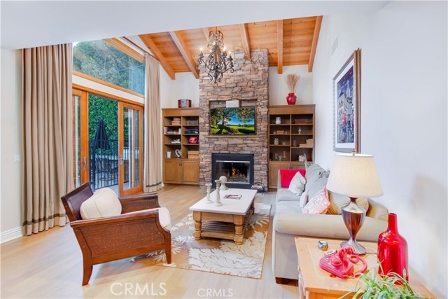 Detail Gallery Image 8 of 67 For 5230 Quakertown Ave, Woodland Hills,  CA 91364 - 5 Beds | 5 Baths