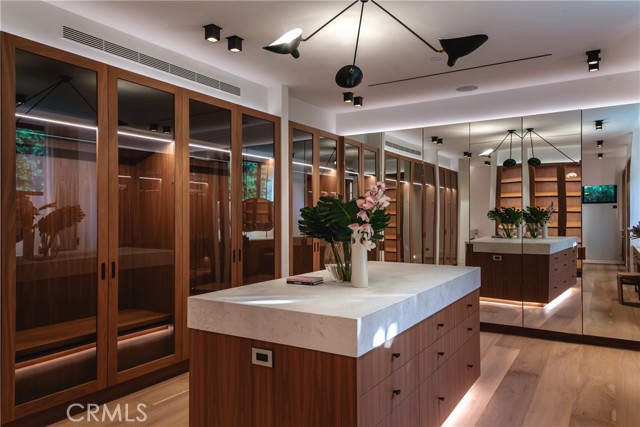 101 N Poinsettia Avenue, Manhattan Beach CA: https://media.crmls.org/medias/13029df4-4aa1-40f7-8563-a56fd066c4a6.jpg