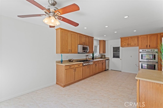 Detail Gallery Image 16 of 59 For 1736 Outpost Dr, Corona,  CA 92882 - 4 Beds | 2 Baths