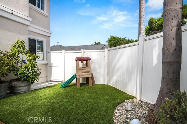 2010 Perry Avenue, Redondo Beach, California 90278, 4 Bedrooms Bedrooms, ,2 BathroomsBathrooms,Residential,Sold,Perry,SB24154101