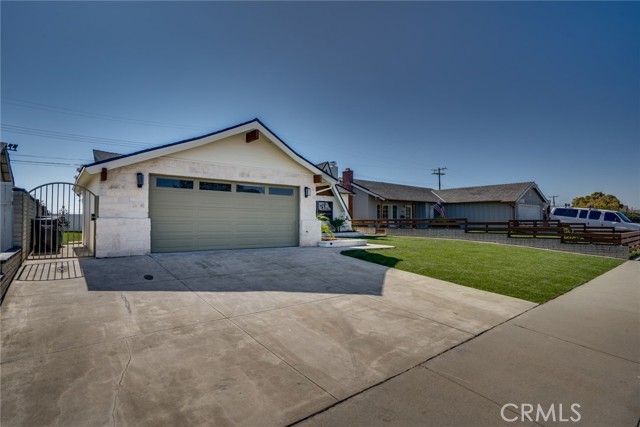 Detail Gallery Image 4 of 36 For 8342 Friesland Dr, Huntington Beach,  CA 92647 - 3 Beds | 2 Baths