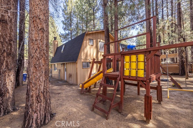Detail Gallery Image 19 of 51 For 41941 Evergreen Dr, Big Bear Lake,  CA 92315 - 4 Beds | 4 Baths