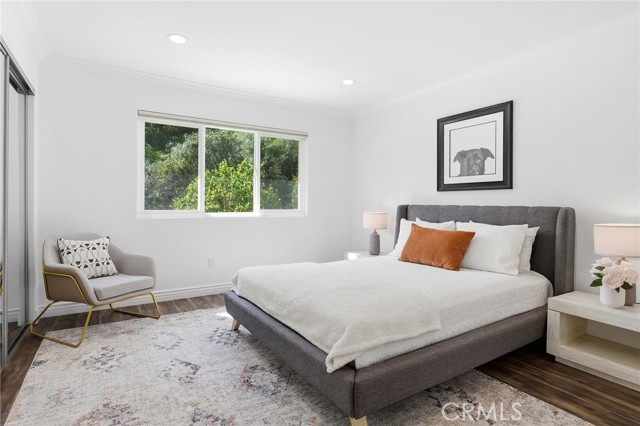 Detail Gallery Image 23 of 34 For 3831 Saint Johnswood Dr, Woodland Hills,  CA 91364 - 5 Beds | 3/1 Baths