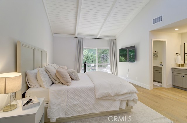 Detail Gallery Image 12 of 27 For 4834 Balboa Ave #B,  Encino,  CA 91316 - 2 Beds | 2/1 Baths