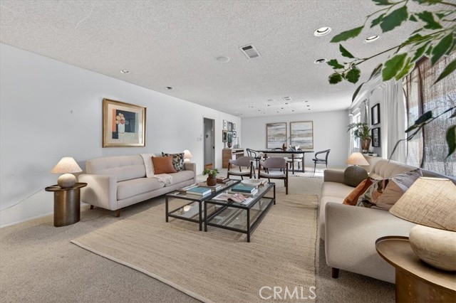 Detail Gallery Image 9 of 74 For 5867 E Club View, Fresno,  CA 93727 - 4 Beds | 2/1 Baths