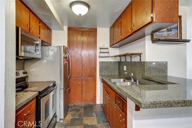 Detail Gallery Image 13 of 18 For 806 Coriander #C,  Torrance,  CA 90502 - 2 Beds | 2 Baths