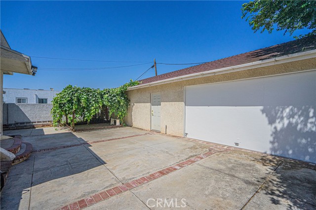 1146 Irolo Street, Los Angeles, California 90006, 3 Bedrooms Bedrooms, ,1 BathroomBathrooms,Single Family Residence,For Sale,Irolo,SB24148200