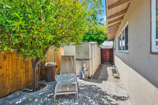 1309 N Linwood Avenue, Santa Ana CA: https://media.crmls.org/medias/1307e5f6-fafd-4a81-b1b2-37840e65611e.jpg