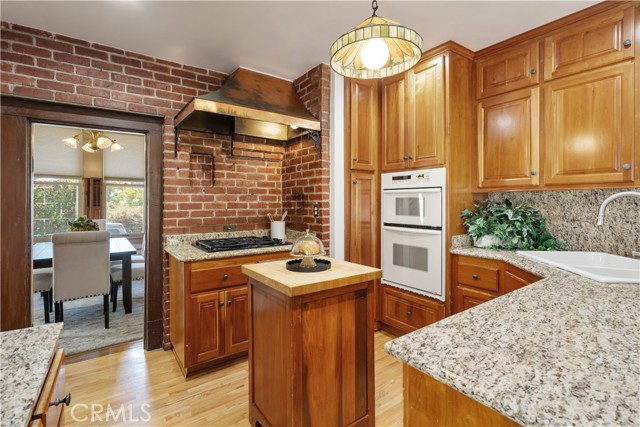 211 E Virginia Avenue, Glendora CA: https://media.crmls.org/medias/13080feb-871e-4319-949d-343b4b4e529c.jpg