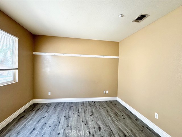 Detail Gallery Image 14 of 22 For 6927 Tailwind Ln, Fontana,  CA 92336 - 4 Beds | 2/1 Baths