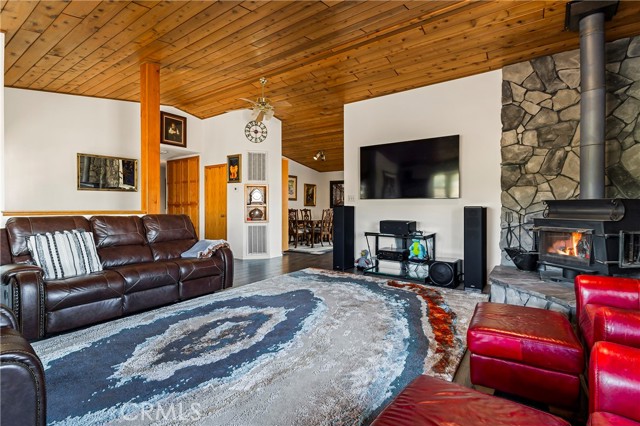 3070 Royal Meadow Lane, Paradise CA: https://media.crmls.org/medias/1309b166-eff8-4c5b-a0c0-e8f29725c0b4.jpg