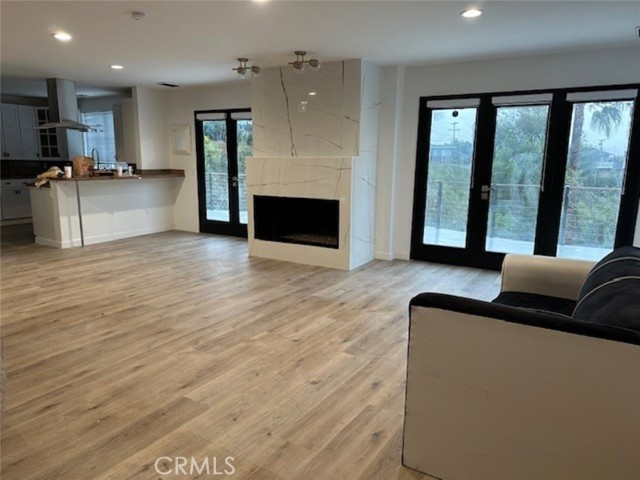 Detail Gallery Image 3 of 42 For 5128 Llano, Woodland Hills,  CA 91364 - 3 Beds | 3 Baths