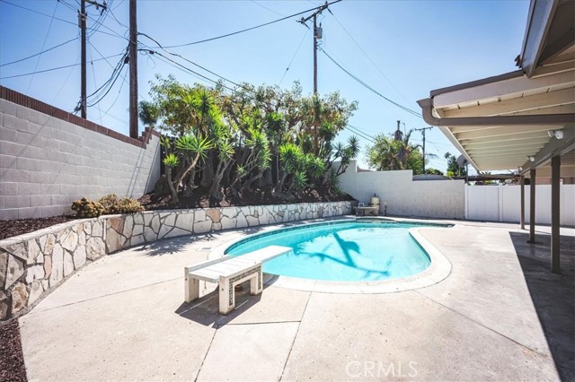 5718 N Galanto, Azusa CA: https://media.crmls.org/medias/130bbc7a-3981-4277-8a6a-1e1404564ad2.jpg