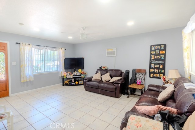 Detail Gallery Image 9 of 22 For 407 E Ramona Dr, Rialto,  CA 92376 - 3 Beds | 1 Baths