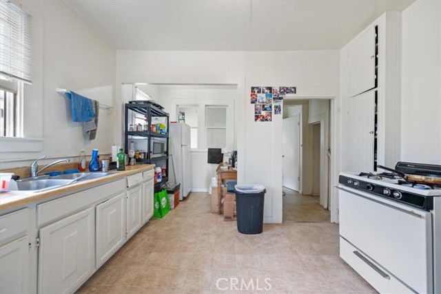 1143 Walnut Street, San Luis Obispo CA: https://media.crmls.org/medias/130c7260-6646-4c50-be6b-cadc3a759b6d.jpg