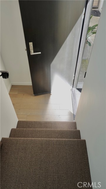 604 1/2 Poinsettia Avenue, Corona del Mar CA: https://media.crmls.org/medias/130cd649-ef62-4177-bc56-cdafebefffcb.jpg
