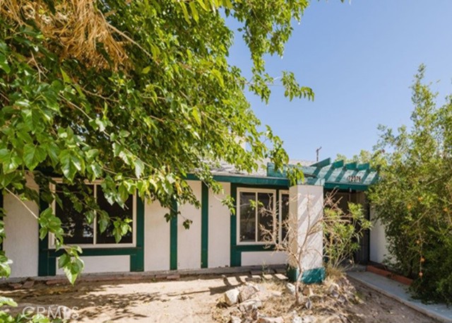 72376 Sunnyslope Drive, 29 Palms CA: https://media.crmls.org/medias/130d29c2-f457-4728-8bb6-c57318a1b483.jpg