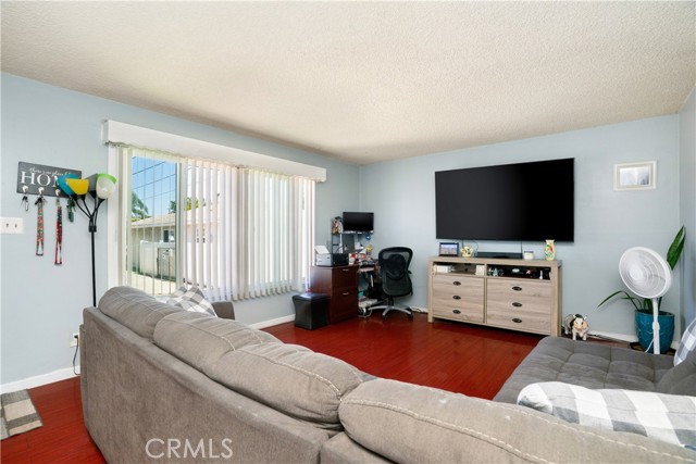 4220 W 165th Street, Lawndale CA: https://media.crmls.org/medias/130da971-1c48-406d-80cc-47d38104c023.jpg