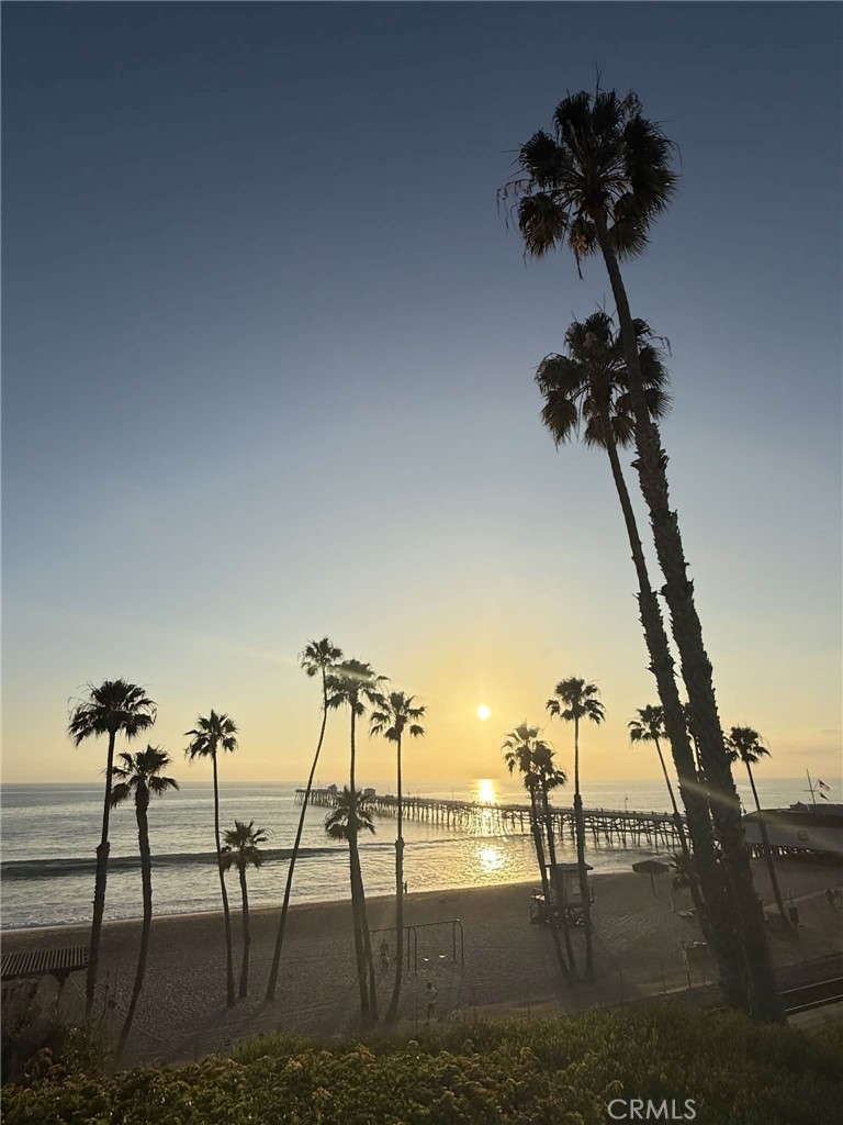 https://media.crmls.org/medias/130df0d9-8e96-402c-9d77-2d880845801c.jpg?preset=X-Large