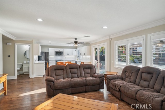 Detail Gallery Image 11 of 58 For 2575 Gilbert Ave, Corona,  CA 92881 - 4 Beds | 2/1 Baths