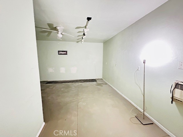https://media.crmls.org/medias/130fc8d8-996a-41bc-b6e2-25912ffda558.jpg?preset=X-Large