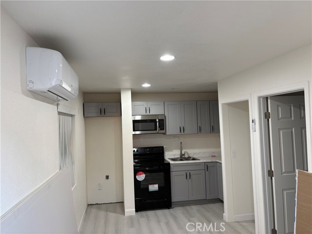 Detail Gallery Image 2 of 4 For 187 Carmelita Ln, San Bernardino,  CA 92407 - 1 Beds | 1 Baths
