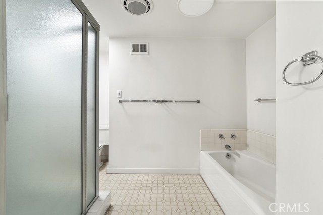 Detail Gallery Image 20 of 28 For 4809 Queen Victoria Rd, Woodland Hills,  CA 91364 - 5 Beds | 6 Baths